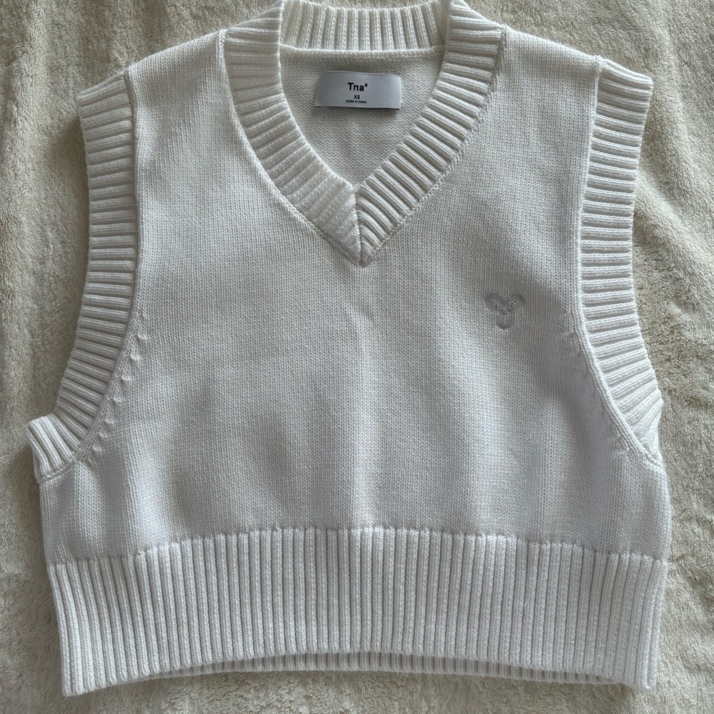 Aritzia white mini vest 🤍 size XS worn once
